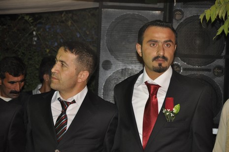 Yüksekova'da 24-25 Eylül 2010 tarihlerinde dünya evine giren çiftlerimizi sizler için sayfamıza taşıdık. Yüksekova Güncel Ailesi olarak tüm çiftlerimize mutluluklar dileriz...