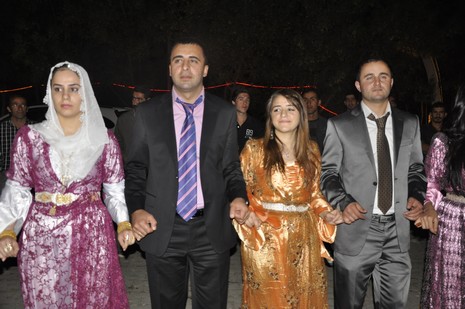 Yüksekova'da 24-25 Eylül 2010 tarihlerinde dünya evine giren çiftlerimizi sizler için sayfamıza taşıdık. Yüksekova Güncel Ailesi olarak tüm çiftlerimize mutluluklar dileriz...