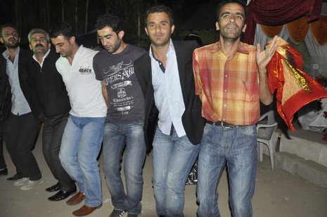 Yüksekova'da 24-25 Eylül 2010 tarihlerinde dünya evine giren çiftlerimizi sizler için sayfamıza taşıdık. Yüksekova Güncel Ailesi olarak tüm çiftlerimize mutluluklar dileriz...