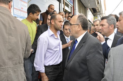 Hakkari ve ilçelerinde incelemelerde bulunmak üzere özel bir uçakla Vana gelen İçişleri Bakanı Beşir Atalay buradan polis helikopteri ile Yüksekovaya geldi.