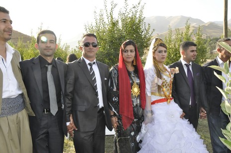 Yüksekova'da 02.03.2010 Ekim2010 tarihlerinde dünya evine giren çiftlerimizi sizler için sayfamıza taşıdık. Yüksekova Güncel Ailesi olarak tüm çiftlerimize mutluluklar dileriz...