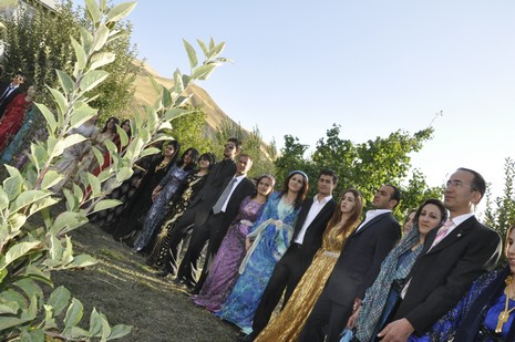 Yüksekova'da 02.03.2010 Ekim2010 tarihlerinde dünya evine giren çiftlerimizi sizler için sayfamıza taşıdık. Yüksekova Güncel Ailesi olarak tüm çiftlerimize mutluluklar dileriz...