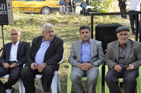 Yüksekova'da 02.03.2010 Ekim2010 tarihlerinde dünya evine giren çiftlerimizi sizler için sayfamıza taşıdık. Yüksekova Güncel Ailesi olarak tüm çiftlerimize mutluluklar dileriz...