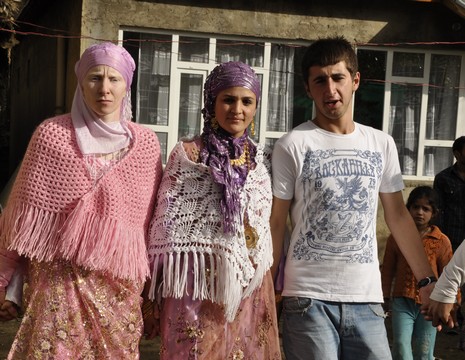 Yüksekova'da 02.03.2010 Ekim2010 tarihlerinde dünya evine giren çiftlerimizi sizler için sayfamıza taşıdık. Yüksekova Güncel Ailesi olarak tüm çiftlerimize mutluluklar dileriz...