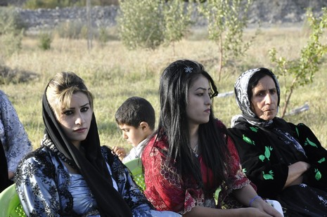 Yüksekova'da 02.03.2010 Ekim2010 tarihlerinde dünya evine giren çiftlerimizi sizler için sayfamıza taşıdık. Yüksekova Güncel Ailesi olarak tüm çiftlerimize mutluluklar dileriz...