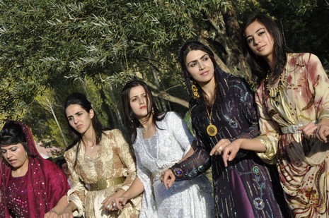 Yüksekova'da 02.03.2010 Ekim2010 tarihlerinde dünya evine giren çiftlerimizi sizler için sayfamıza taşıdık. Yüksekova Güncel Ailesi olarak tüm çiftlerimize mutluluklar dileriz...