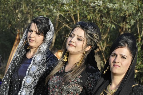 Yüksekova'da 02.03.2010 Ekim2010 tarihlerinde dünya evine giren çiftlerimizi sizler için sayfamıza taşıdık. Yüksekova Güncel Ailesi olarak tüm çiftlerimize mutluluklar dileriz...