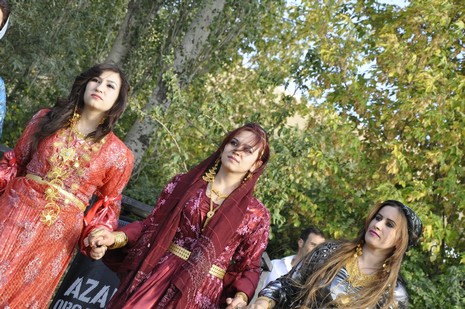 Yüksekova'da 02.03.2010 Ekim2010 tarihlerinde dünya evine giren çiftlerimizi sizler için sayfamıza taşıdık. Yüksekova Güncel Ailesi olarak tüm çiftlerimize mutluluklar dileriz...