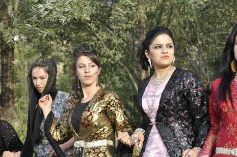 Yüksekova'da 02.03.2010 Ekim2010 tarihlerinde dünya evine giren çiftlerimizi sizler için sayfamıza taşıdık. Yüksekova Güncel Ailesi olarak tüm çiftlerimize mutluluklar dileriz...