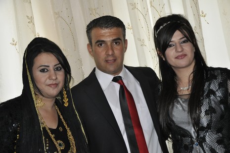 Yüksekova'da 02.03.2010 Ekim2010 tarihlerinde dünya evine giren çiftlerimizi sizler için sayfamıza taşıdık. Yüksekova Güncel Ailesi olarak tüm çiftlerimize mutluluklar dileriz...