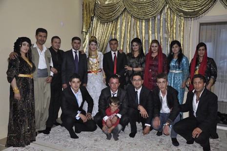 Yüksekova'da 02.03.2010 Ekim2010 tarihlerinde dünya evine giren çiftlerimizi sizler için sayfamıza taşıdık. Yüksekova Güncel Ailesi olarak tüm çiftlerimize mutluluklar dileriz...