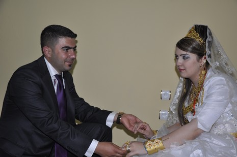 Yüksekova'da 02.03.2010 Ekim2010 tarihlerinde dünya evine giren çiftlerimizi sizler için sayfamıza taşıdık. Yüksekova Güncel Ailesi olarak tüm çiftlerimize mutluluklar dileriz...