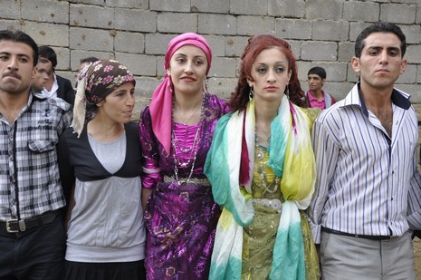 Yüksekova'da 02.03.2010 Ekim2010 tarihlerinde dünya evine giren çiftlerimizi sizler için sayfamıza taşıdık. Yüksekova Güncel Ailesi olarak tüm çiftlerimize mutluluklar dileriz...