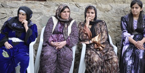 Yüksekova'da 02.03.2010 Ekim2010 tarihlerinde dünya evine giren çiftlerimizi sizler için sayfamıza taşıdık. Yüksekova Güncel Ailesi olarak tüm çiftlerimize mutluluklar dileriz...