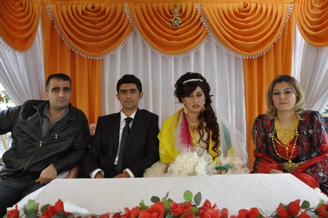 Yüksekova'da 02.03.2010 Ekim2010 tarihlerinde dünya evine giren çiftlerimizi sizler için sayfamıza taşıdık. Yüksekova Güncel Ailesi olarak tüm çiftlerimize mutluluklar dileriz...