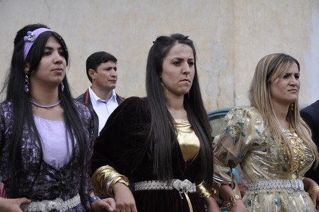 Yüksekova'da 02.03.2010 Ekim2010 tarihlerinde dünya evine giren çiftlerimizi sizler için sayfamıza taşıdık. Yüksekova Güncel Ailesi olarak tüm çiftlerimize mutluluklar dileriz...