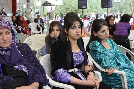 Yüksekova'da 02.03.2010 Ekim2010 tarihlerinde dünya evine giren çiftlerimizi sizler için sayfamıza taşıdık. Yüksekova Güncel Ailesi olarak tüm çiftlerimize mutluluklar dileriz...