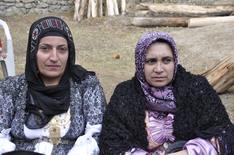 Yüksekova'da 02.03.2010 Ekim2010 tarihlerinde dünya evine giren çiftlerimizi sizler için sayfamıza taşıdık. Yüksekova Güncel Ailesi olarak tüm çiftlerimize mutluluklar dileriz...