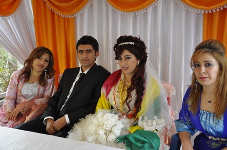 Yüksekova'da 02.03.2010 Ekim2010 tarihlerinde dünya evine giren çiftlerimizi sizler için sayfamıza taşıdık. Yüksekova Güncel Ailesi olarak tüm çiftlerimize mutluluklar dileriz...