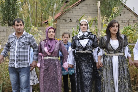 Yüksekova'da 02.03.2010 Ekim2010 tarihlerinde dünya evine giren çiftlerimizi sizler için sayfamıza taşıdık. Yüksekova Güncel Ailesi olarak tüm çiftlerimize mutluluklar dileriz...