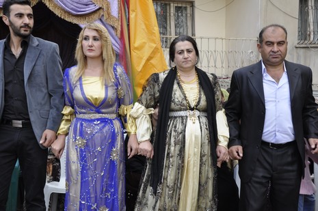 Yüksekova'da 02.03.2010 Ekim2010 tarihlerinde dünya evine giren çiftlerimizi sizler için sayfamıza taşıdık. Yüksekova Güncel Ailesi olarak tüm çiftlerimize mutluluklar dileriz...