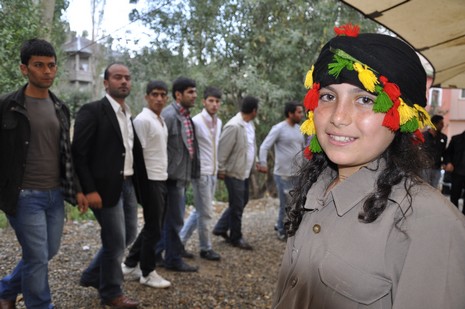 Yüksekova'da 02.03.2010 Ekim2010 tarihlerinde dünya evine giren çiftlerimizi sizler için sayfamıza taşıdık. Yüksekova Güncel Ailesi olarak tüm çiftlerimize mutluluklar dileriz...