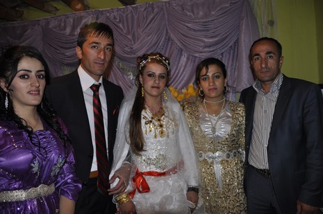 Yüksekova'da 02.03.2010 Ekim2010 tarihlerinde dünya evine giren çiftlerimizi sizler için sayfamıza taşıdık. Yüksekova Güncel Ailesi olarak tüm çiftlerimize mutluluklar dileriz...