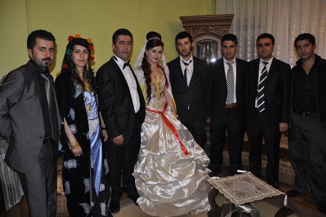 Yüksekova'da 02.03.2010 Ekim2010 tarihlerinde dünya evine giren çiftlerimizi sizler için sayfamıza taşıdık. Yüksekova Güncel Ailesi olarak tüm çiftlerimize mutluluklar dileriz...