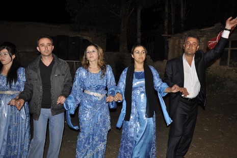 Yüksekova'da 02.03.2010 Ekim2010 tarihlerinde dünya evine giren çiftlerimizi sizler için sayfamıza taşıdık. Yüksekova Güncel Ailesi olarak tüm çiftlerimize mutluluklar dileriz...