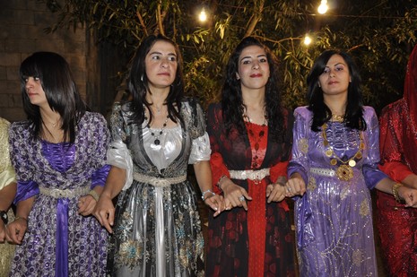 Yüksekova'da 02.03.2010 Ekim2010 tarihlerinde dünya evine giren çiftlerimizi sizler için sayfamıza taşıdık. Yüksekova Güncel Ailesi olarak tüm çiftlerimize mutluluklar dileriz...