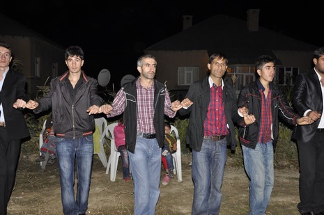 Yüksekova'da 02.03.2010 Ekim2010 tarihlerinde dünya evine giren çiftlerimizi sizler için sayfamıza taşıdık. Yüksekova Güncel Ailesi olarak tüm çiftlerimize mutluluklar dileriz...