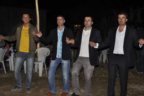 Yüksekova'da 02.03.2010 Ekim2010 tarihlerinde dünya evine giren çiftlerimizi sizler için sayfamıza taşıdık. Yüksekova Güncel Ailesi olarak tüm çiftlerimize mutluluklar dileriz...