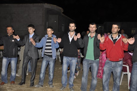 Yüksekova'da 02.03.2010 Ekim2010 tarihlerinde dünya evine giren çiftlerimizi sizler için sayfamıza taşıdık. Yüksekova Güncel Ailesi olarak tüm çiftlerimize mutluluklar dileriz...