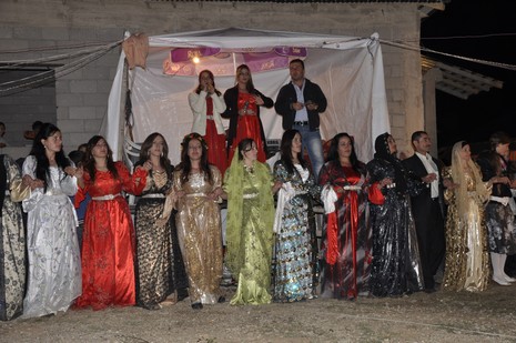 Yüksekova'da 02.03.2010 Ekim2010 tarihlerinde dünya evine giren çiftlerimizi sizler için sayfamıza taşıdık. Yüksekova Güncel Ailesi olarak tüm çiftlerimize mutluluklar dileriz...