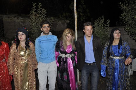 Yüksekova'da 02.03.2010 Ekim2010 tarihlerinde dünya evine giren çiftlerimizi sizler için sayfamıza taşıdık. Yüksekova Güncel Ailesi olarak tüm çiftlerimize mutluluklar dileriz...