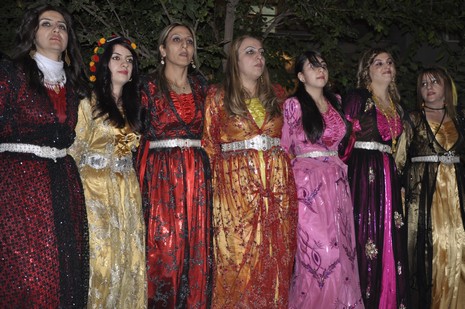 Yüksekova'da 02.03.2010 Ekim2010 tarihlerinde dünya evine giren çiftlerimizi sizler için sayfamıza taşıdık. Yüksekova Güncel Ailesi olarak tüm çiftlerimize mutluluklar dileriz...