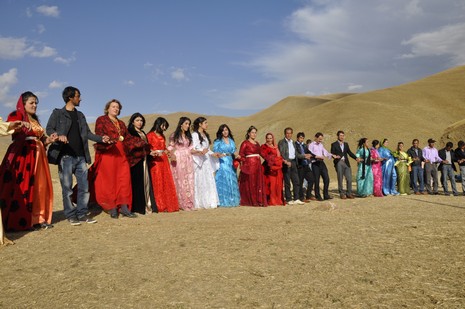 Yüksekova'da 10.10. Ekim 2010 tarihleri arasında evlenen çiftleri sizler için sayfamıza taşıdık. Yüksekova Güncel olarak tüm çiftlerimize mutluluklar dileriz