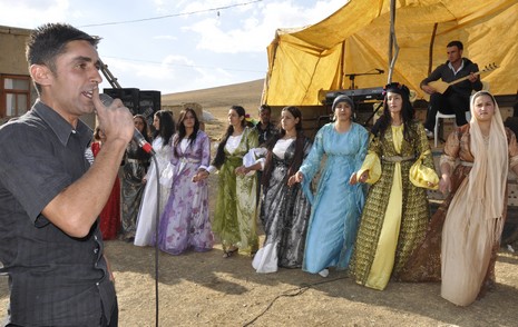 Yüksekova'da 10.10. Ekim 2010 tarihleri arasında evlenen çiftleri sizler için sayfamıza taşıdık. Yüksekova Güncel olarak tüm çiftlerimize mutluluklar dileriz