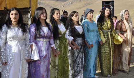 Yüksekova'da 10.10. Ekim 2010 tarihleri arasında evlenen çiftleri sizler için sayfamıza taşıdık. Yüksekova Güncel olarak tüm çiftlerimize mutluluklar dileriz