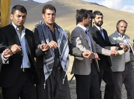 Yüksekova'da 10.10. Ekim 2010 tarihleri arasında evlenen çiftleri sizler için sayfamıza taşıdık. Yüksekova Güncel olarak tüm çiftlerimize mutluluklar dileriz