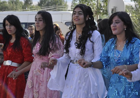 Yüksekova'da 10.10. Ekim 2010 tarihleri arasında evlenen çiftleri sizler için sayfamıza taşıdık. Yüksekova Güncel olarak tüm çiftlerimize mutluluklar dileriz