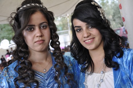 Yüksekova'da 10.10. Ekim 2010 tarihleri arasında evlenen çiftleri sizler için sayfamıza taşıdık. Yüksekova Güncel olarak tüm çiftlerimize mutluluklar dileriz