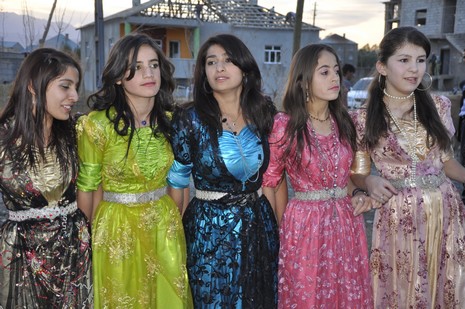 Yüksekova'da 10.10. Ekim 2010 tarihleri arasında evlenen çiftleri sizler için sayfamıza taşıdık. Yüksekova Güncel olarak tüm çiftlerimize mutluluklar dileriz