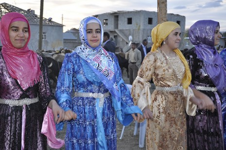 Yüksekova'da 10.10. Ekim 2010 tarihleri arasında evlenen çiftleri sizler için sayfamıza taşıdık. Yüksekova Güncel olarak tüm çiftlerimize mutluluklar dileriz