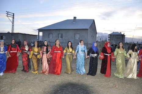 Yüksekova'da 10.10. Ekim 2010 tarihleri arasında evlenen çiftleri sizler için sayfamıza taşıdık. Yüksekova Güncel olarak tüm çiftlerimize mutluluklar dileriz