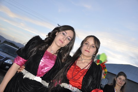 Yüksekova'da 10.10. Ekim 2010 tarihleri arasında evlenen çiftleri sizler için sayfamıza taşıdık. Yüksekova Güncel olarak tüm çiftlerimize mutluluklar dileriz