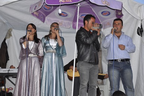 Yüksekova'da 10.10. Ekim 2010 tarihleri arasında evlenen çiftleri sizler için sayfamıza taşıdık. Yüksekova Güncel olarak tüm çiftlerimize mutluluklar dileriz