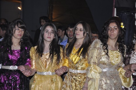 Yüksekova'da 10.10. Ekim 2010 tarihleri arasında evlenen çiftleri sizler için sayfamıza taşıdık. Yüksekova Güncel olarak tüm çiftlerimize mutluluklar dileriz