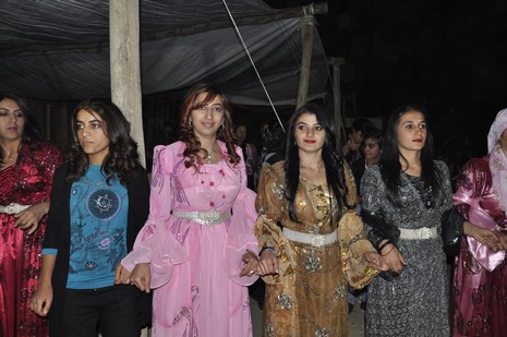 Yüksekova'da 10.10. Ekim 2010 tarihleri arasında evlenen çiftleri sizler için sayfamıza taşıdık. Yüksekova Güncel olarak tüm çiftlerimize mutluluklar dileriz