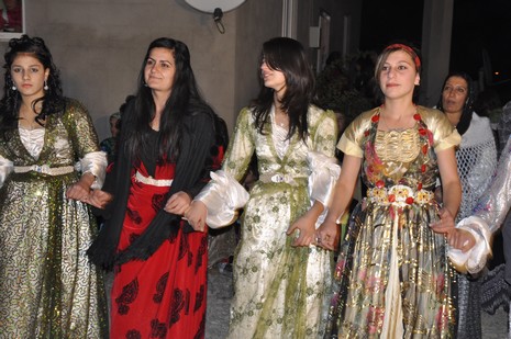 Yüksekova'da 10.10. Ekim 2010 tarihleri arasında evlenen çiftleri sizler için sayfamıza taşıdık. Yüksekova Güncel olarak tüm çiftlerimize mutluluklar dileriz